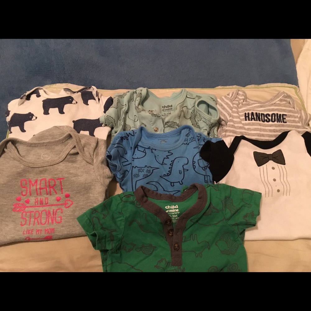 😇😇ASSORTED 0-3 MONTH ONESIES/ROMPERS FOR BOYS